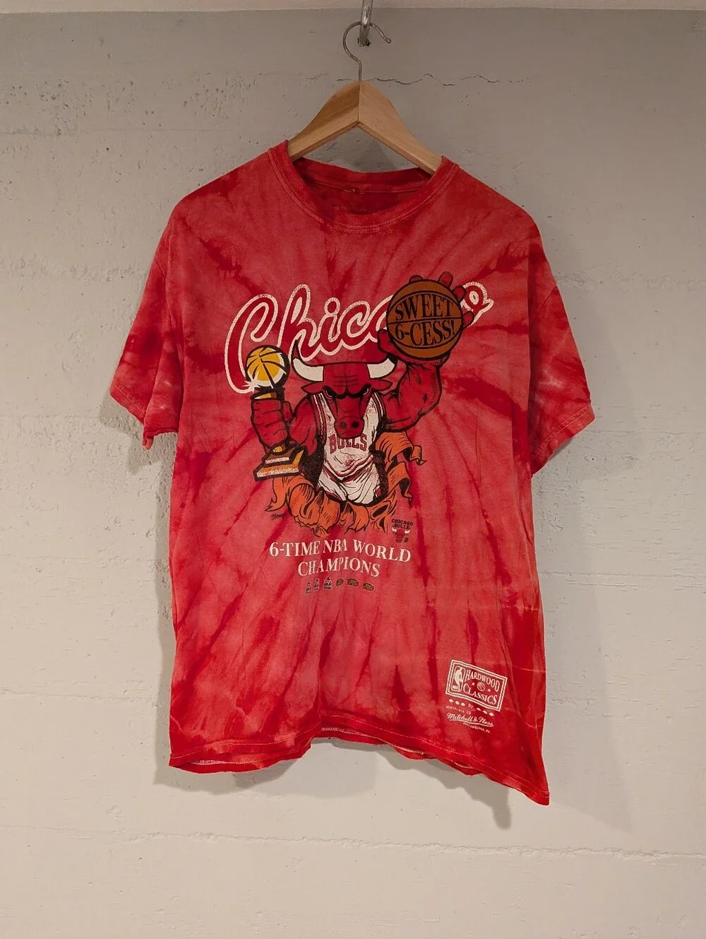 Mitchell Ness Chicago Bulls Hardwood Classics Tie Dye Sweet 6-cess Tee L NBA
